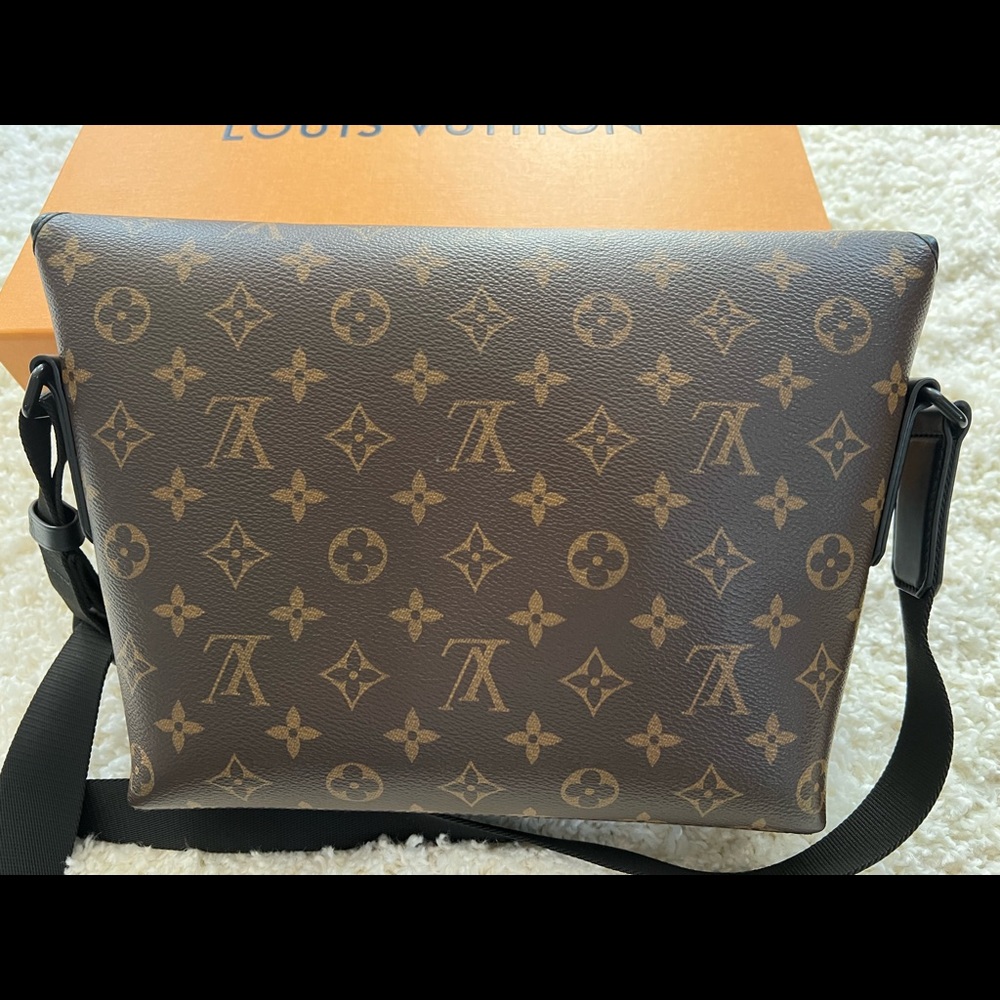 LV Messenger Bag. One minor scratch on button. Otherwise, perfect condition.